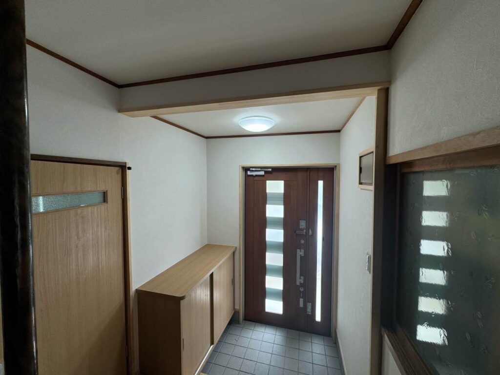 alt=”美馬市玄関リフォーム施工事例写真”