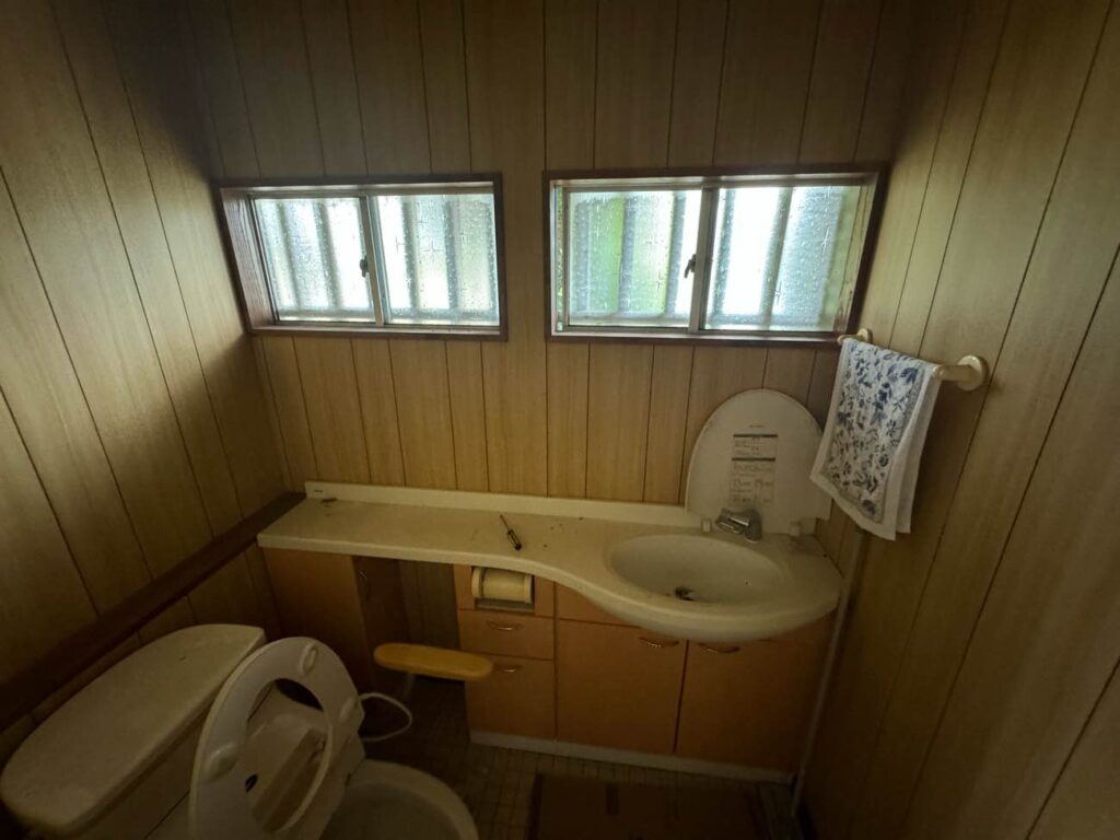alt=”美馬市トイレリフォーム施工前の写真”